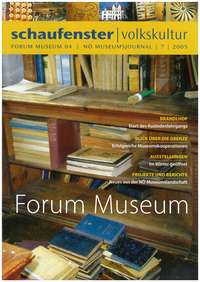 Cover Magazin Forum Museum 2005-1, Abbildung alter Bücherschrank mit Buchstapeln